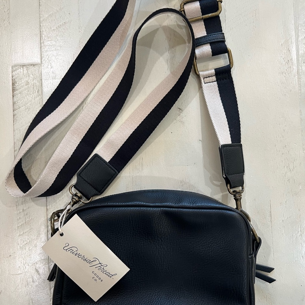 NEW Universal Thread Black Crossbody Bag